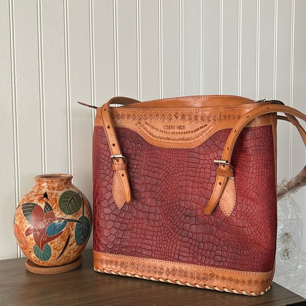 Leather tote bag, Size M, color burgundy brand new from Costa Rica